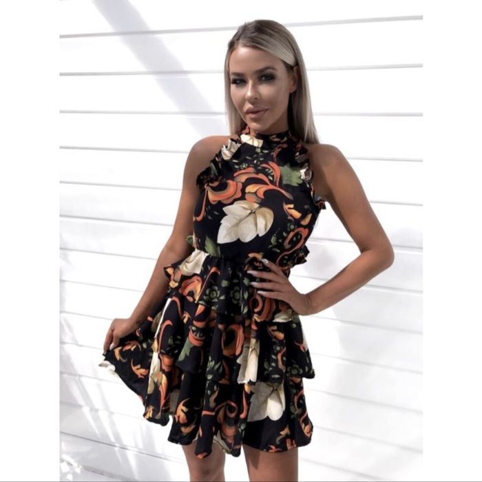 Лятна рокля с гол гръб