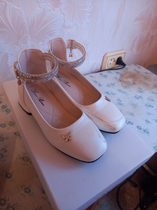 Продам детские туфельки