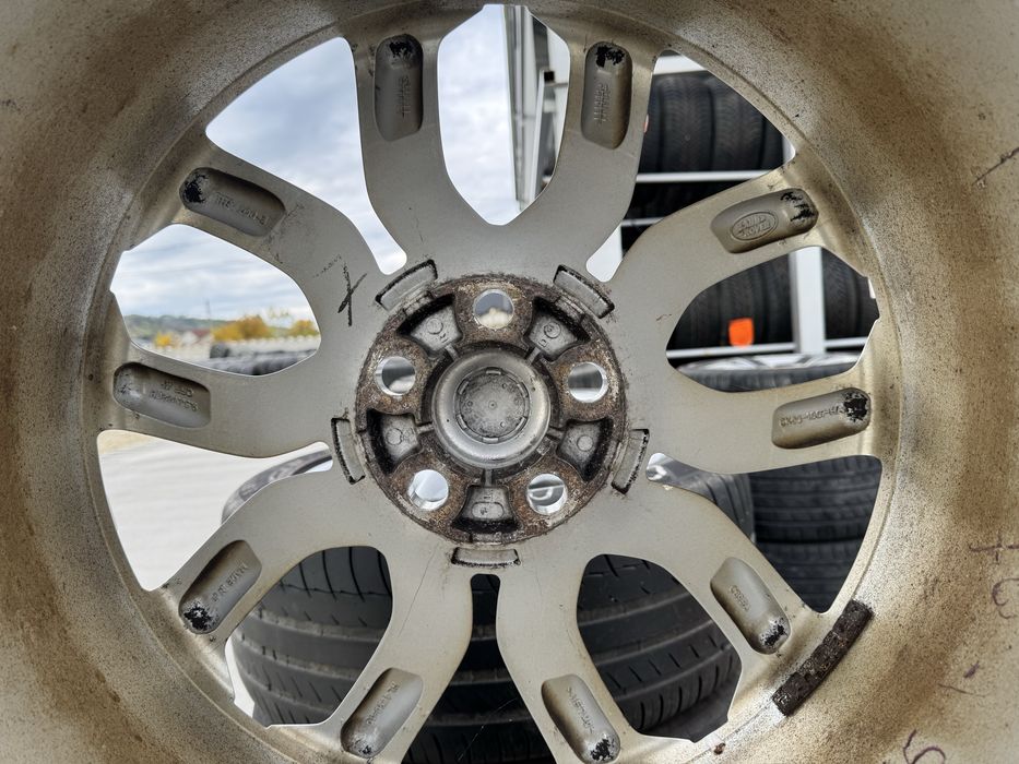 Jante R22 Land Rover cu Anvelope 275/40/22