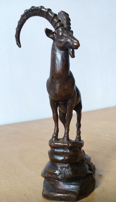 Бронзова статуетка