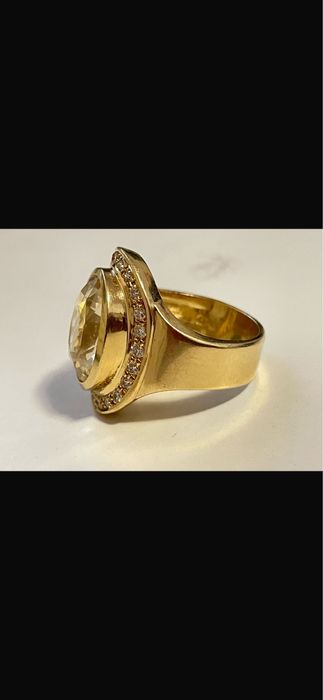 Inel aur 18 karate cu safir galben central si diamante naturale