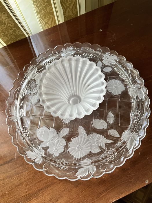 Тарелка для торта на ножке