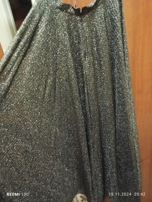 Costum cu fustă lunga aurie