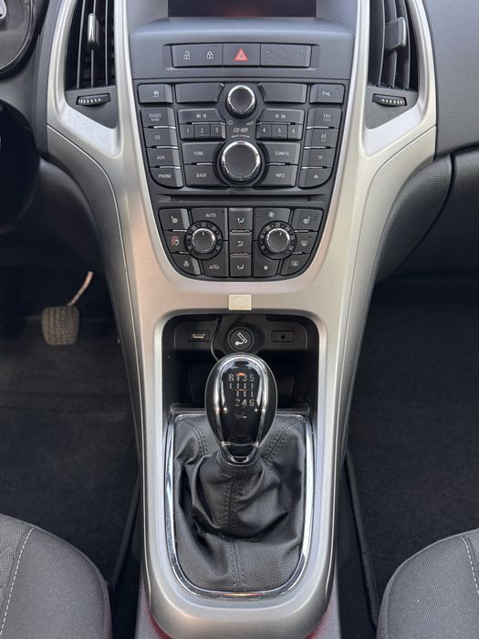 Opel Astra J Active 1.7Diesel 110CP Parktronic Dublu clima Led I