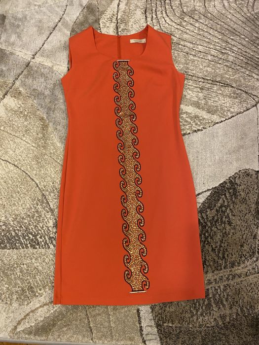 Елегантна рокля с камъни