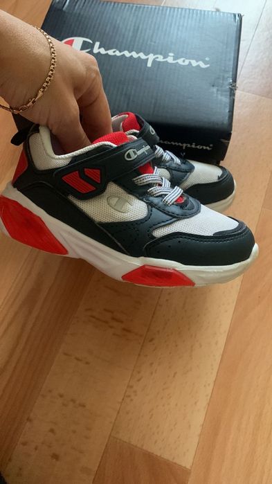 Кроссовки детские