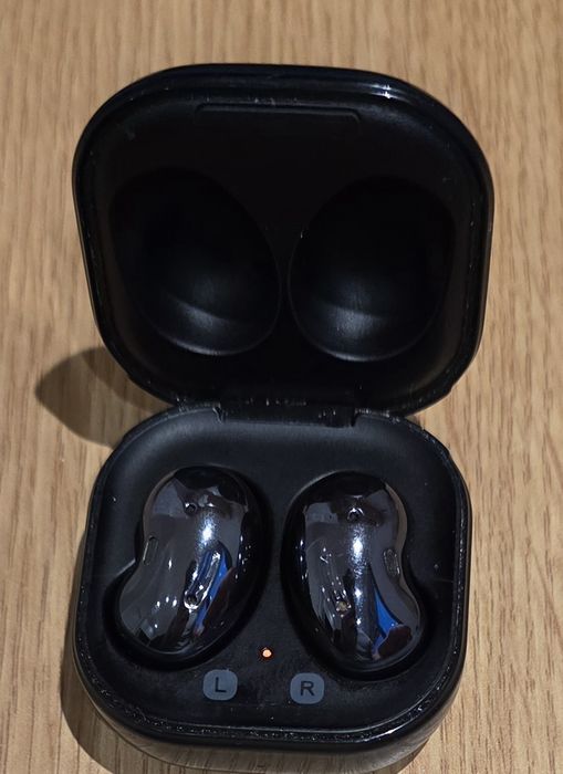 Galaxy buds live
