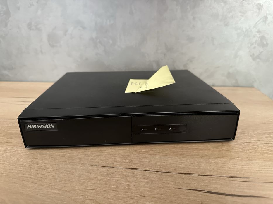 4-х канальный видеорегистратор и камера