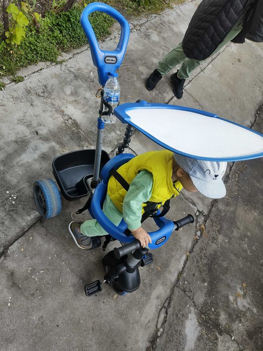 Триколесно, бутащо колело за малко дете 2&1 Little Tikes.