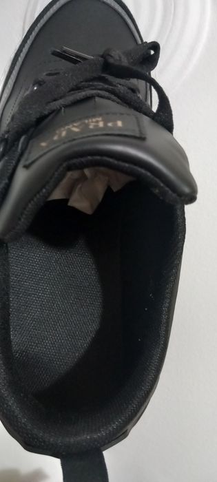 Продавам Прада маратонки