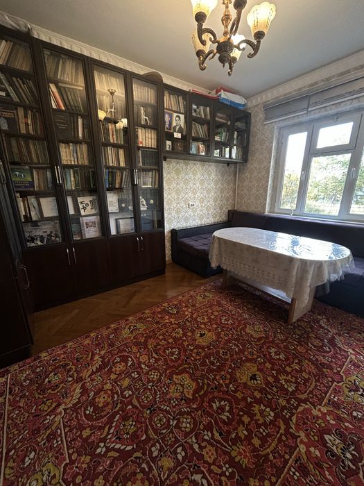 СРОЧНО продоется 4 комнатная квартира в массив Чорсу + гараж