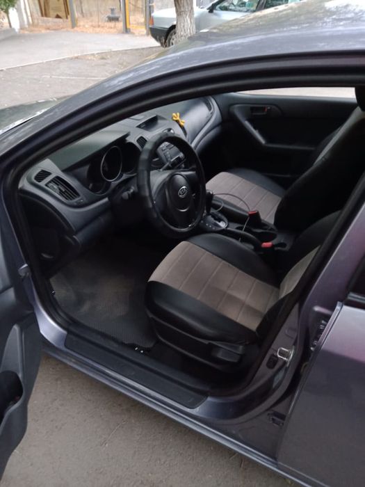 Продам автомобиль Kia Cerato 2010 г