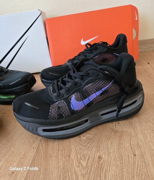 Nike Vomero culori diferite