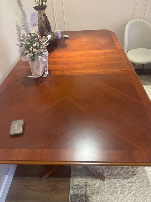 Стол для гостиной