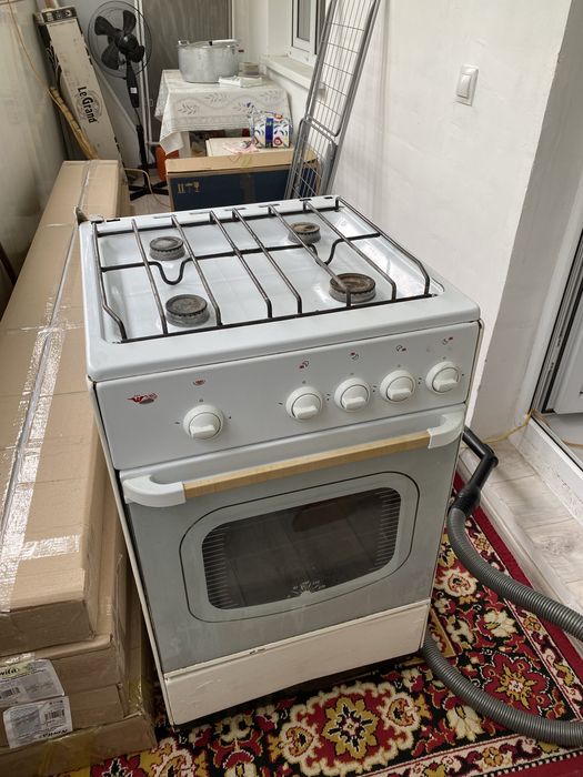Продам газ плиту