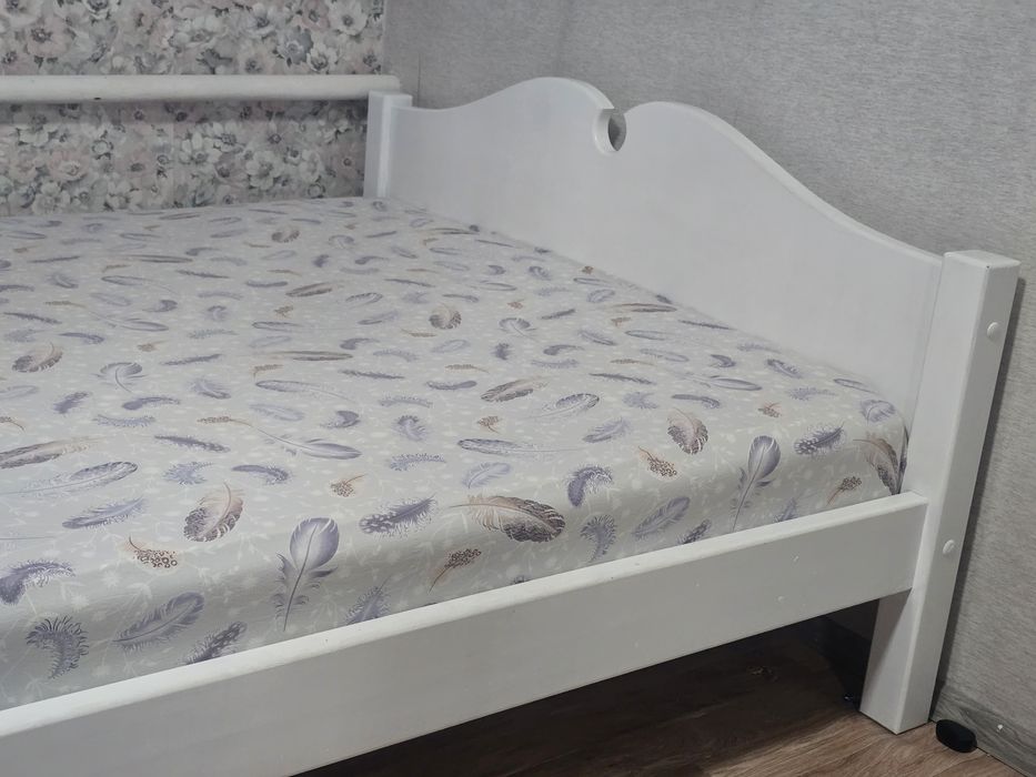 Продам кровать дерево