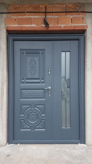 Montaj uși de curte exterior, metalice uși interior  vânzări uși