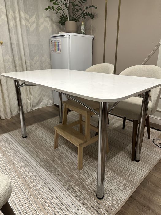 Продам кухонный стол 140*80