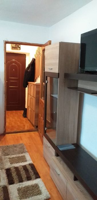 Ofer spre închiriere apartament cu 2 camere semidecomandat