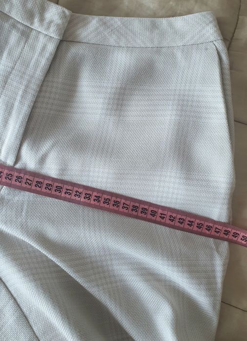 Pantaloni H&M alb bej în carouri S/M eleganți office casual crem vara
