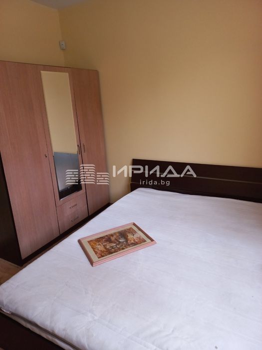 Голям тристаен апартамент в младост 1