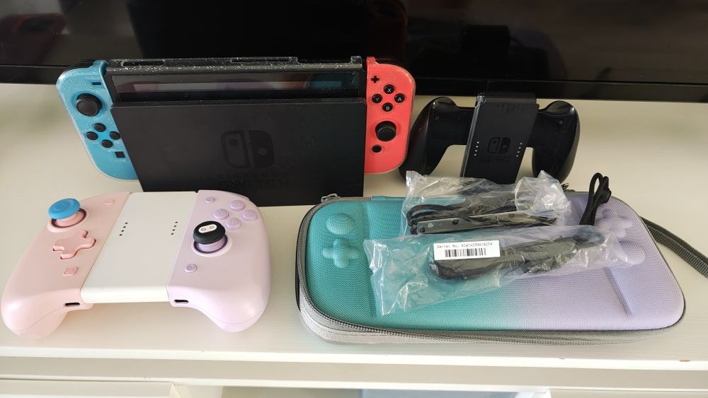 Vând Switch V2 full cu accesorii.