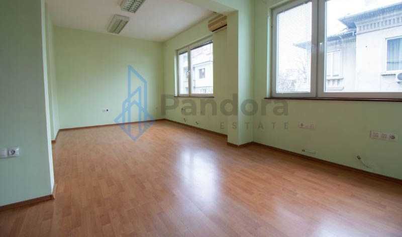 Дава се под наем Тристаен апартамент в София, Център - 87 кв.м за 475 € - Снимка #7