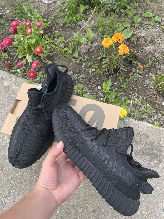 Yeezy boost 350 black