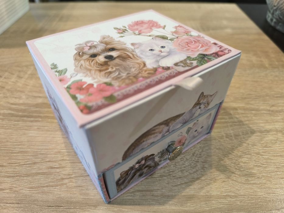 Кутийка за бижута