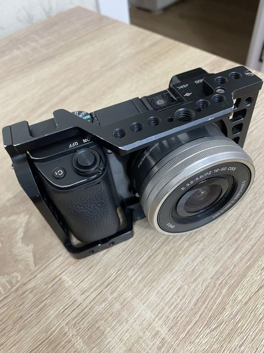 Продам sony a6400 c 16-50+клетка