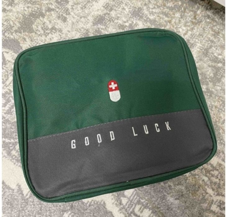 Аптечка в зелёном цвете