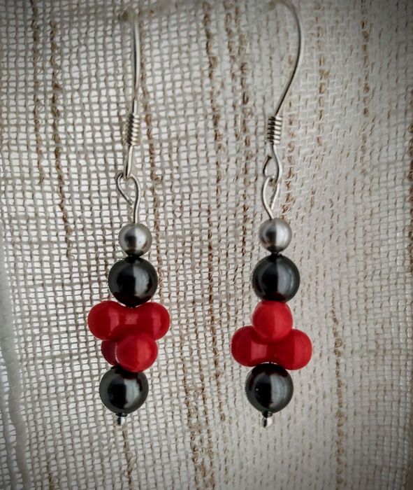 Ръчно изработени сребърни обеци с  корал и перли Сваровски