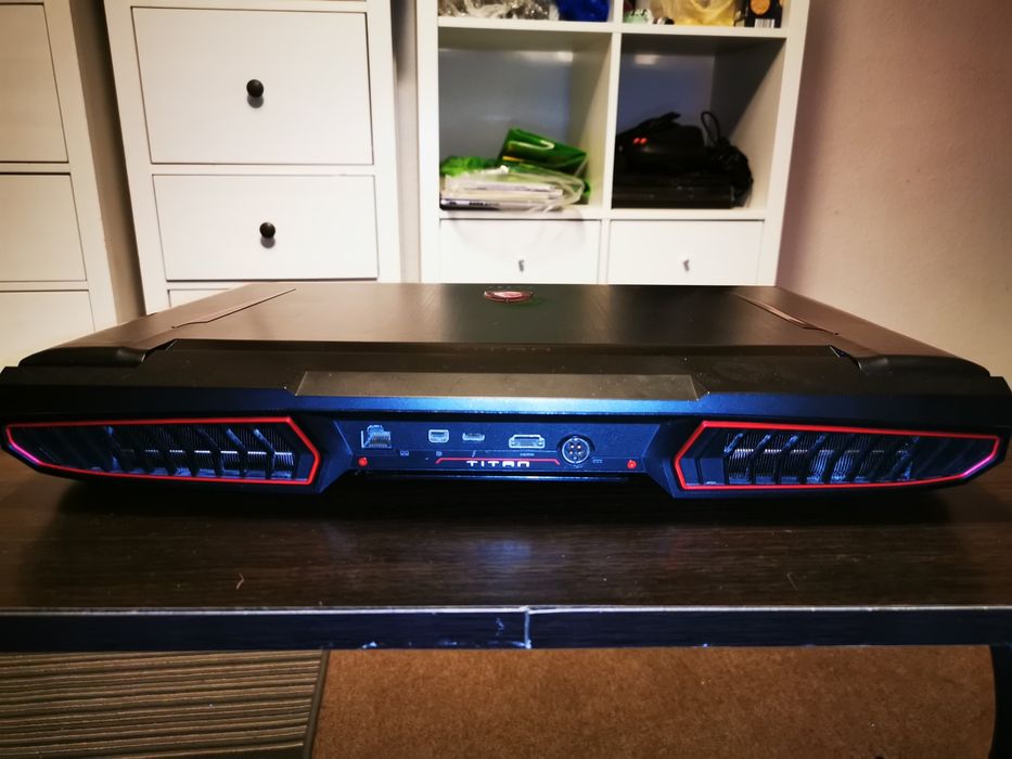 Laptop gaming MSI titan