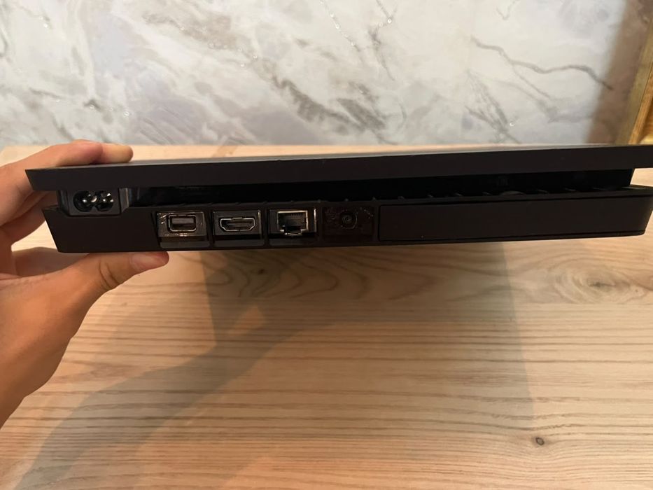 Playstation 4 slim