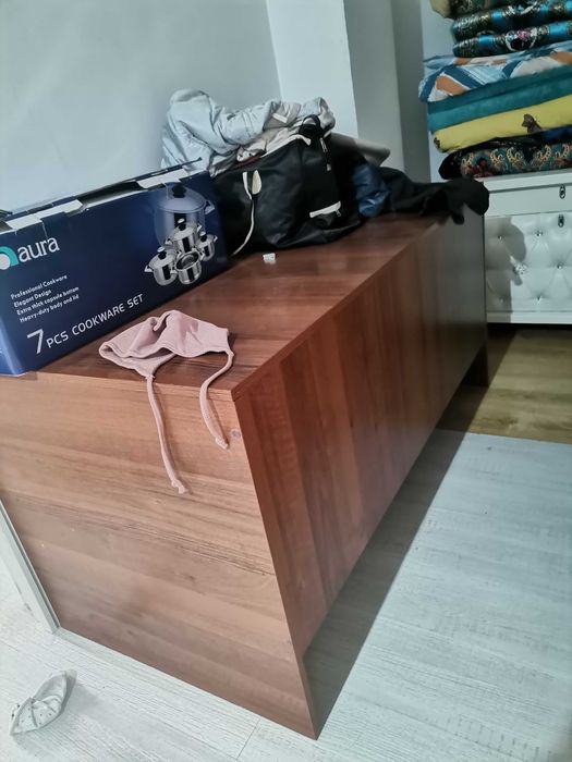 Мебельный стол..