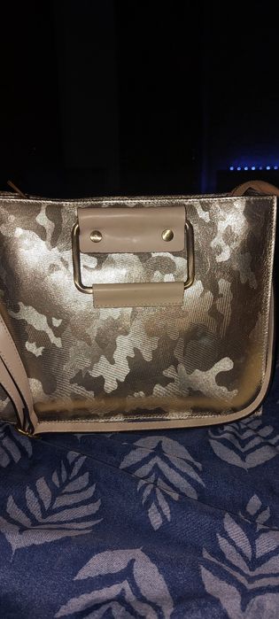 Vând urgent geanta nou nouta