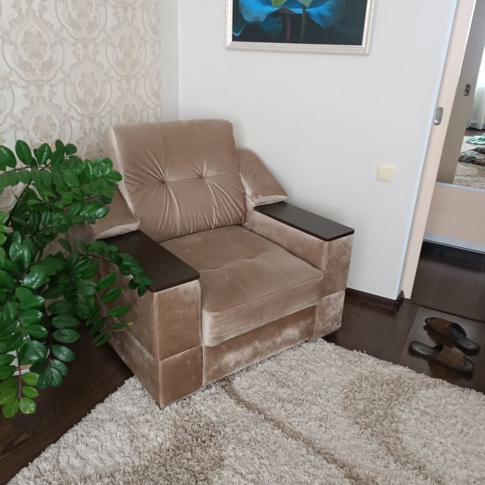Диван с креслом продается в Костанае.