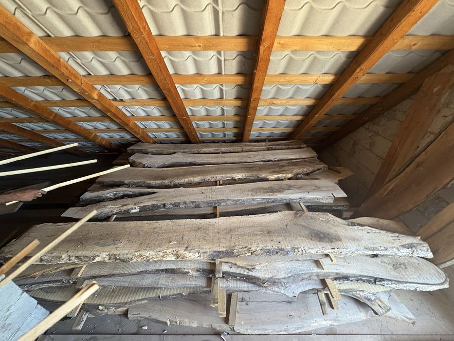 Cherestea si blaturi de masa de nuc stejar  salcam frasin paltin cires