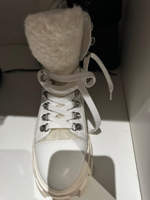 Bocanci Musette alb si negru - piele si blana - mar 38