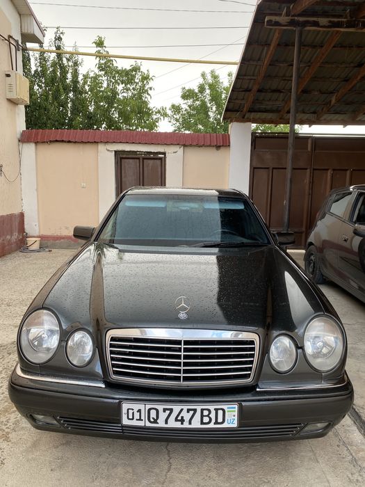 Mercedes-Benz E-Class W210
