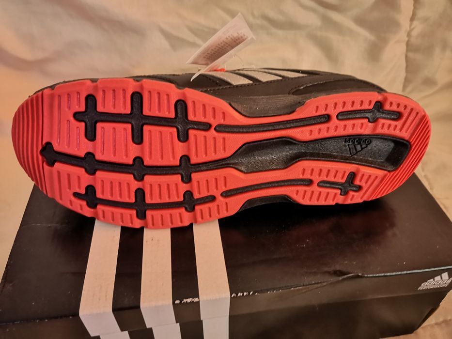 38 номер Adidas - нови оригинални маратонки