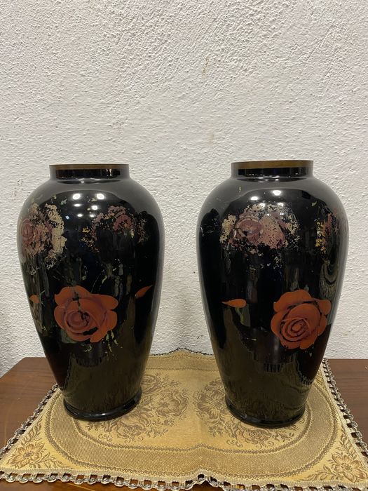 Големи стъклени вази изрисувани ръчно