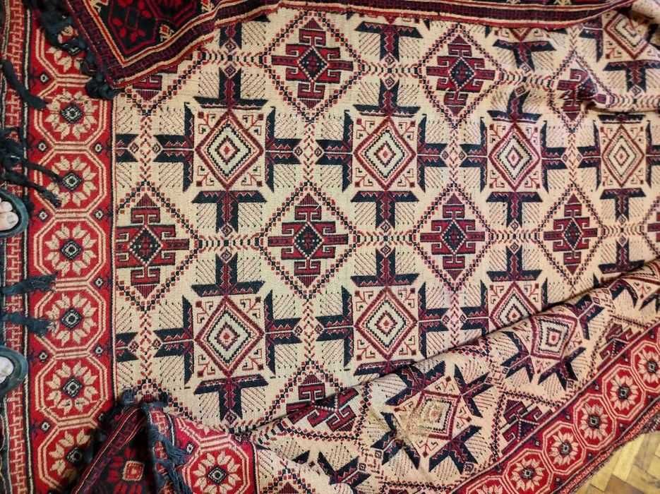 Дебел жакардов килим с две лица