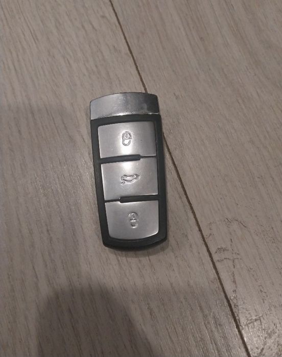 Оригинални ключове за Bmw Mercedes Vw Audi Toyota Nissan Mazda Renault