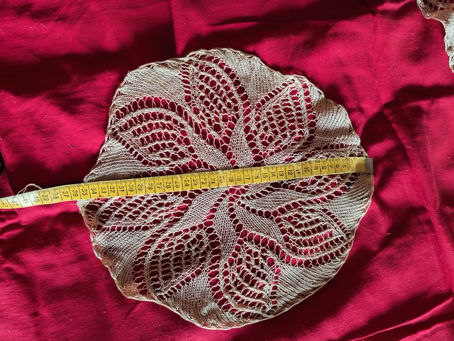 Продавам плетени на една кука покривки