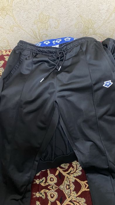 Продам спортивный костюм