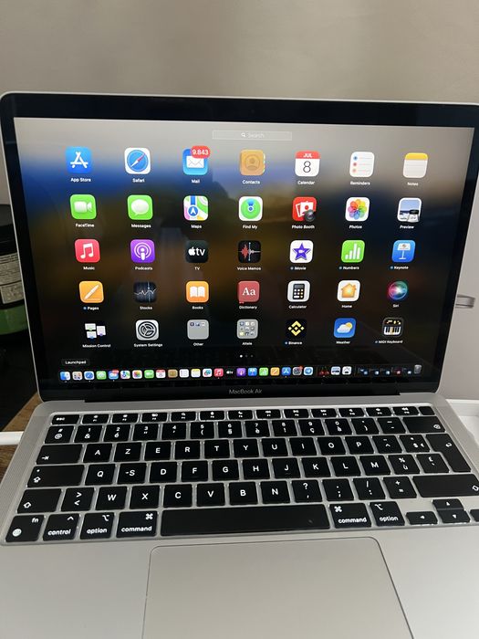 MacBook Air 13” M1 (2020) – 8GB RAM / 256GB SSD – Space Gray – Stare excelentă