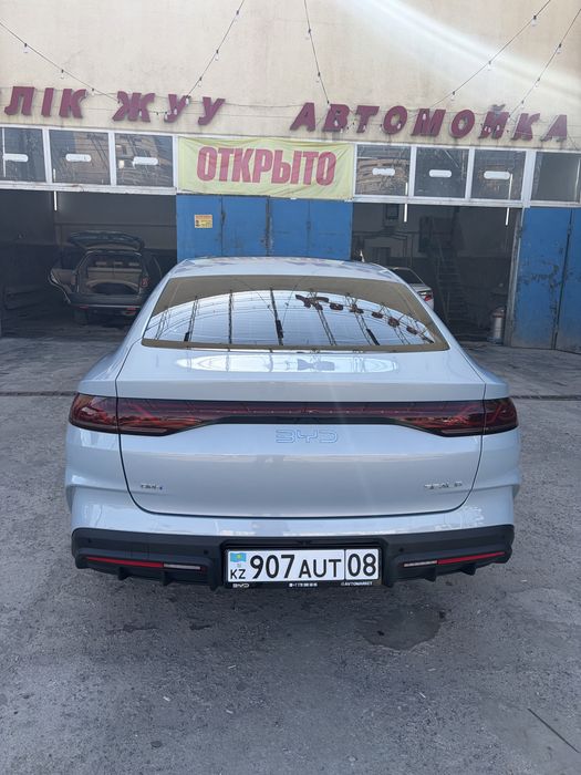 Аренда новой машины с водителем