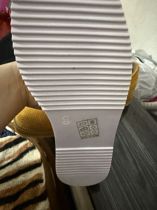 Новая обувь Pink Island