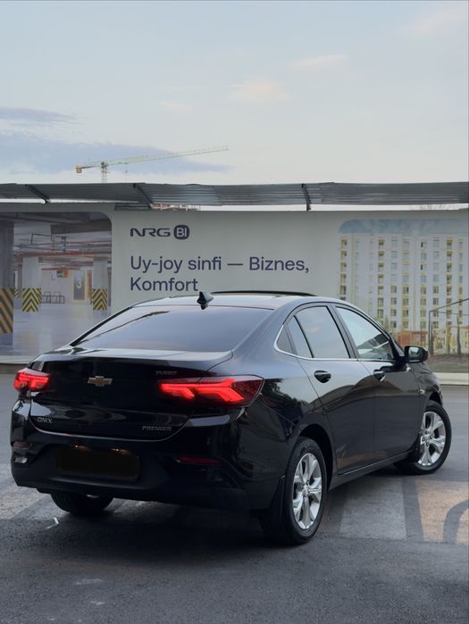Onix 2024 Premier 2 Qora